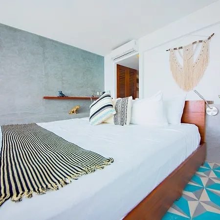 B Unique Hotel