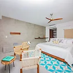 B Unique Hotel